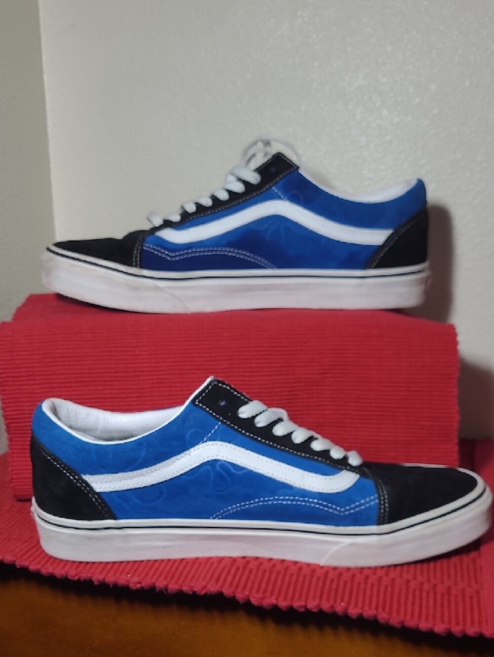 Vans Black and Blue Mens Sneakers with Yellow Character Spongebob Patch - Picture 15 of 16